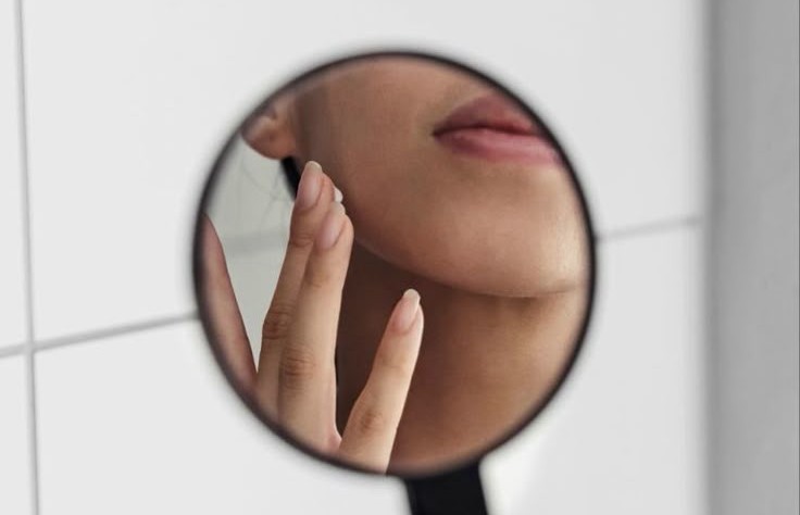 Comprendre les besoins de sa peau au quotidien grâce à une routine de soins naturels